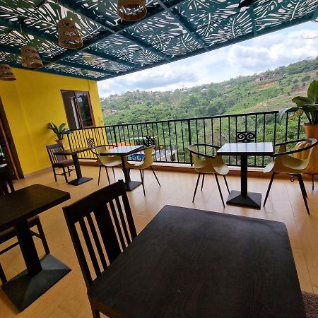 Cactus Creek Hotel Aburi Exterior foto